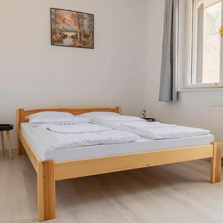 Barát - Teljes Ház Kiadó Kerttel, 4