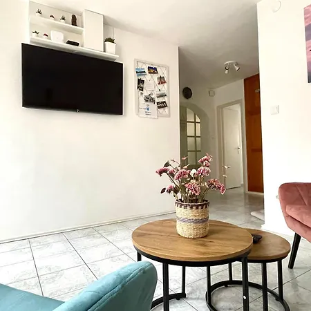 Barát - Teljes Ház Kiadó Kerttel, 4 Apartman Szeged