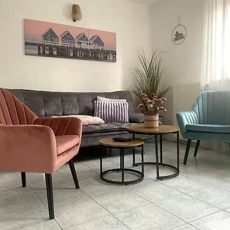 Barát - Teljes Ház Kiadó Kerttel, 4 Apartman