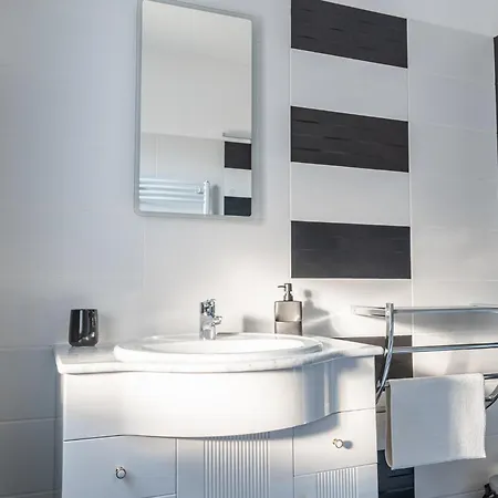 Barát - Teljes Ház Kiadó Kerttel, 4 Apartman *