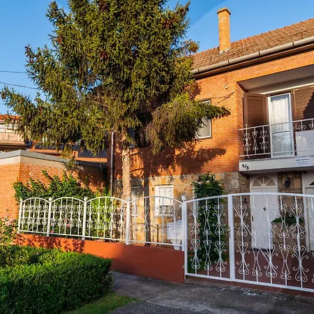 Apartman Barát - Teljes Ház Kiadó Kerttel, 4 *