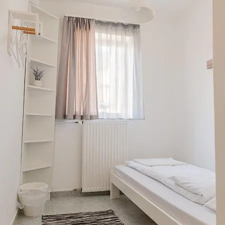 Barát - Teljes Ház Kiadó Kerttel, 4 Apartman
