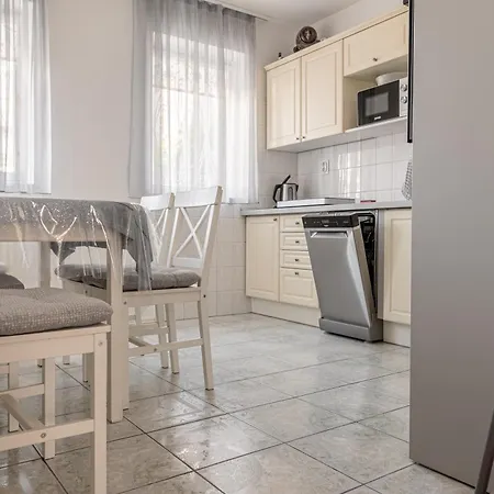 Apartman Barát - Teljes Ház Kiadó Kerttel, 4 *