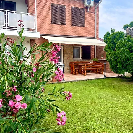 Barat Vendeghaz - Cosy - Teljes Haz Privat Udvarral - 4 Szoba, 2 Fuerdo * Segedín
