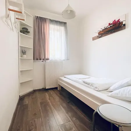 Barát - Teljes Ház Kiadó Kerttel, 4 Apartman *